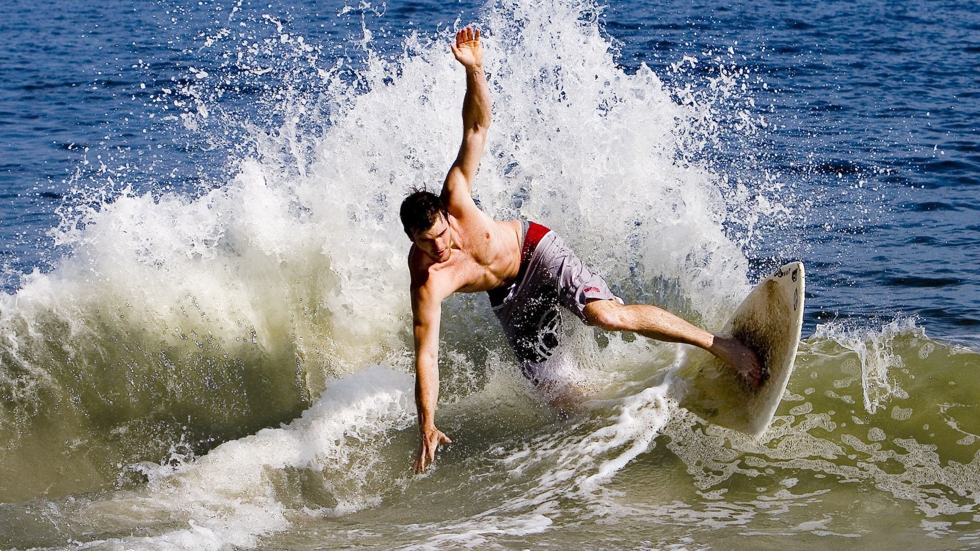 开云·体育官网APP下载-以“坚韧不拔”为主题的青少年篮球励志故事在全国广泛流传，篮球励志人物