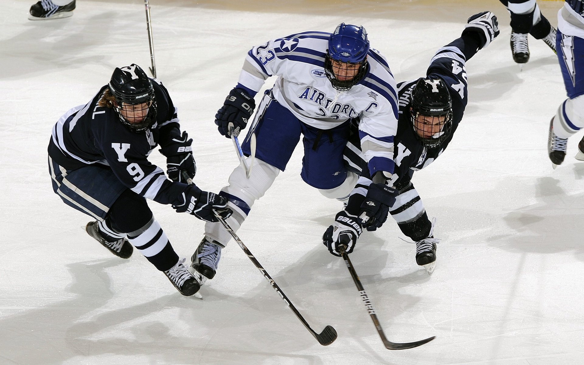 开云官方网页登录-赛季最惊险的五大超车场面盘点，超车赛道